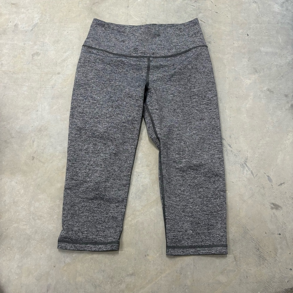 VICTORIA'S SECRET VSX GRAY KNOCKOUT‎ LEGGINGS CAPRI SZ SMALL